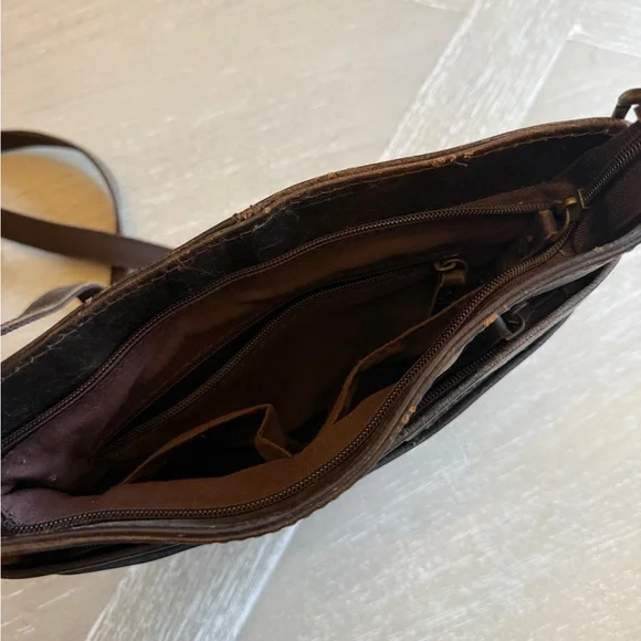 Classic Women's Crossbody Bag in Dark Brown Leather-Style - Picture 2 of 5